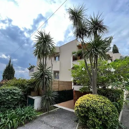 Magnifique Studio Au Calme Avec Grande Terrasse *